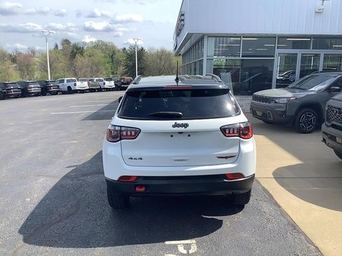 Certified 2022 Jeep Compass Trailhawk w/ Trailhawk Convenience Group AWD/4WD image 4