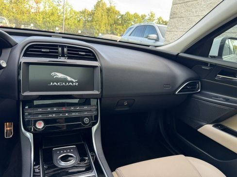 Used 2019 Jaguar XE Premium AWD/4WD image 27