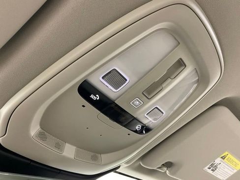 Certified 2023 Volvo XC60 B5 Plus AWD/4WD image 20