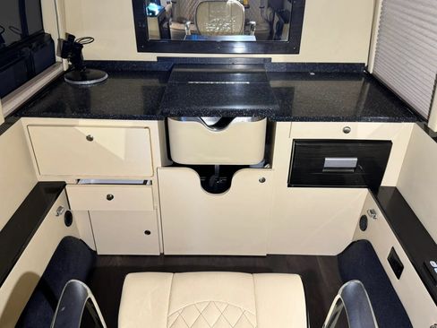 Used 2015 Mercedes-Benz Sprinter 2500 image 38