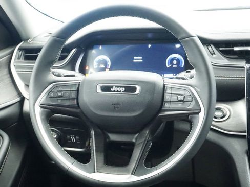 Used 2023 Jeep Grand Cherokee L Limited w/ Black Appearance Package image 26