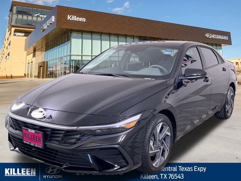 Used 2025 Hyundai Elantra Sport FWD image 4
