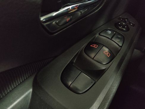 Used 2021 Nissan Kicks SV FWD image 27