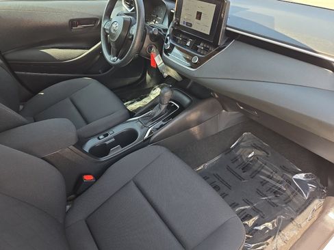 Used 2025 Toyota Corolla LE FWD image 14