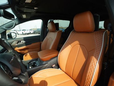 New 2026 Chrysler Pacifica Pinnacle AWD/4WD image 36