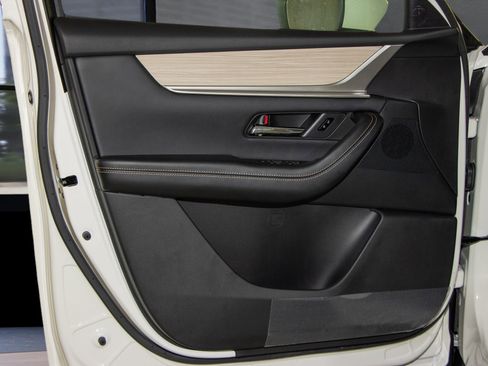 Used 2025 MAZDA CX-90 3.3 Turbo w/ Preferred Package image 13