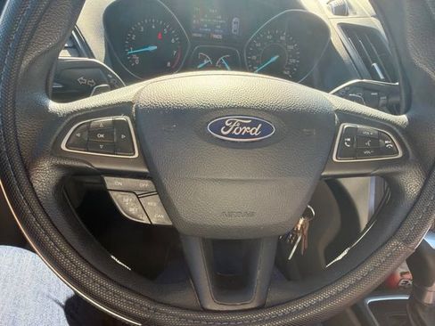 Used 2017 Ford Escape SE w/ Equipment Group 201A FWD image 8
