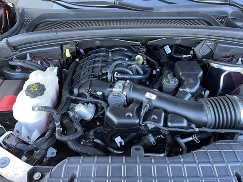 Used 2023 Jeep Grand Cherokee Limited w/ Luxury Tech Group II image 33