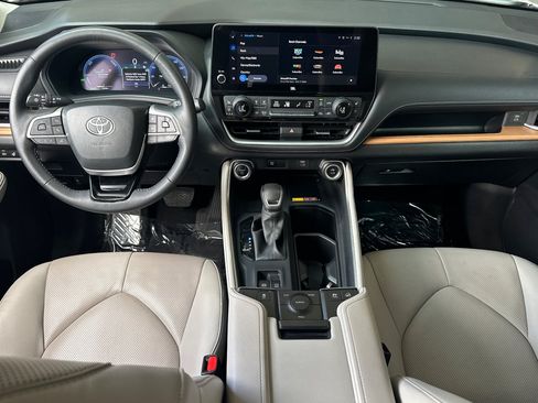 Used 2024 Toyota Grand Highlander AWD Hybrid image 15