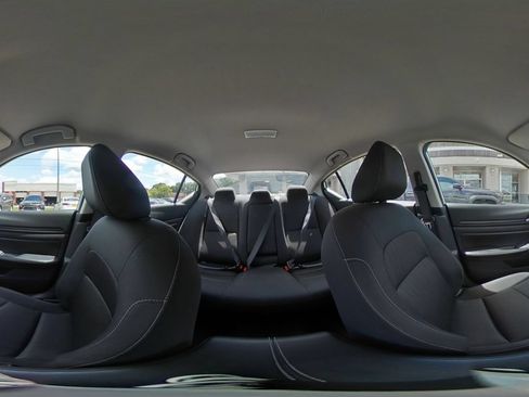 Used 2025 Nissan Altima 2.5 SV FWD image 43