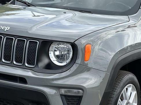 Used 2022 Jeep Renegade Latitude w/ Convenience Group AWD/4WD image 7