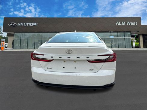 Used 2025 Toyota Camry SE image 6
