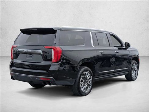 Used 2023 GMC Yukon XL Denali Ultimate AWD/4WD image 5