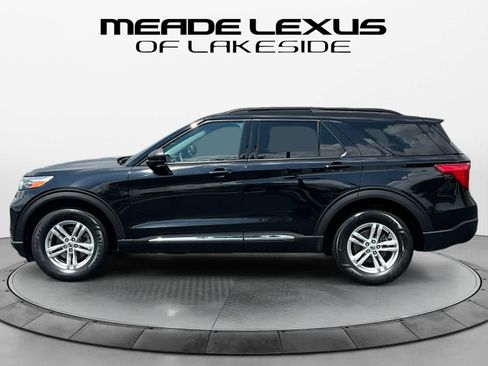 Used 2023 Ford Explorer XLT w/ Equipment Group 202A AWD/4WD image 2