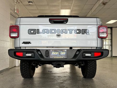 Certified 2023 Jeep Gladiator Overland AWD/4WD image 6