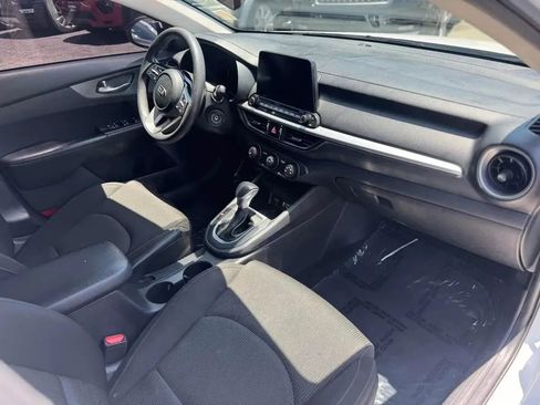 Used 2021 Kia Forte LXS FWD image 8