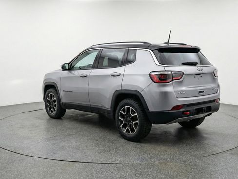 Used 2025 Jeep Compass Trailhawk image 6