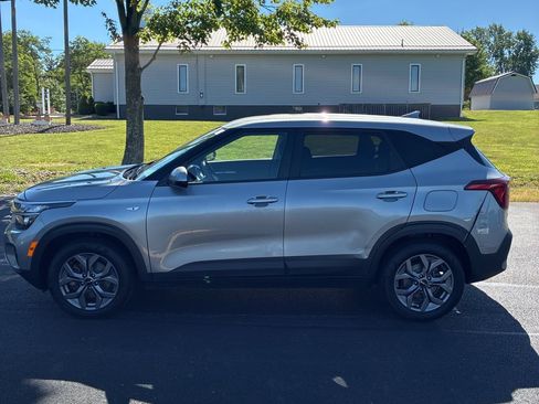 Used 2024 Kia Seltos LX AWD/4WD image 12