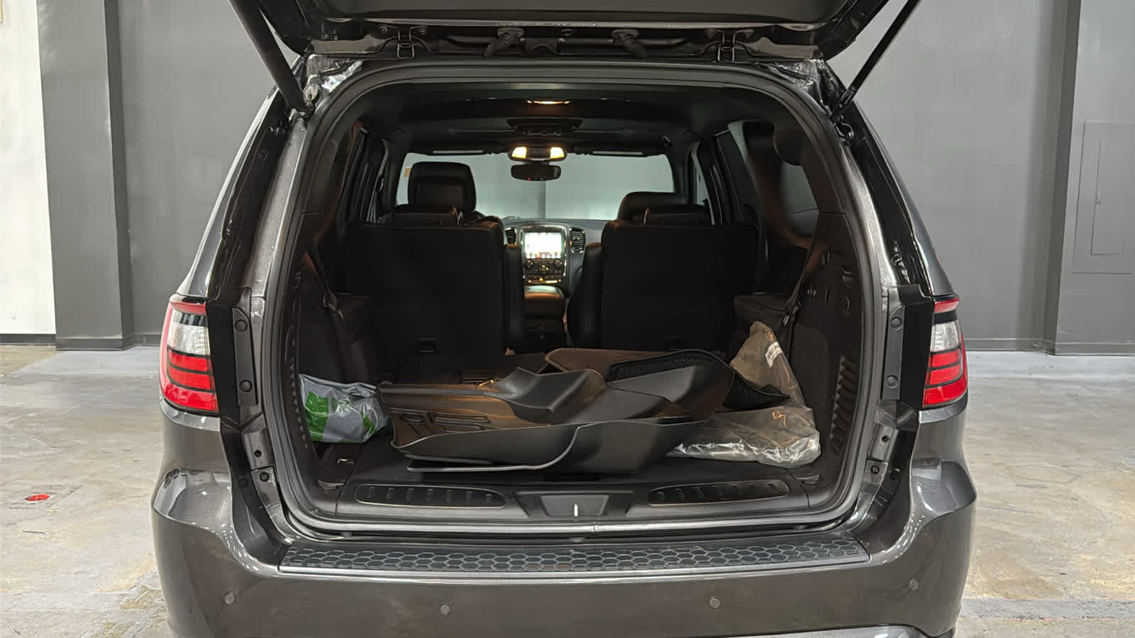 Used 2020 Dodge Durango R/T w/ Blacktop Package AWD/4WD image 30