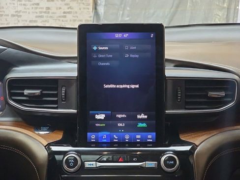 Used 2022 Ford Explorer King Ranch w/ Premium Technology Package image 24