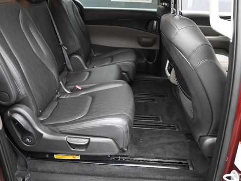 Used 2026 Kia Carnival FWD image 10