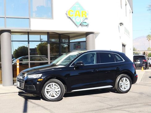 Used 2020 Audi Q5 2.0T Premium w/ Convenience Package image 4