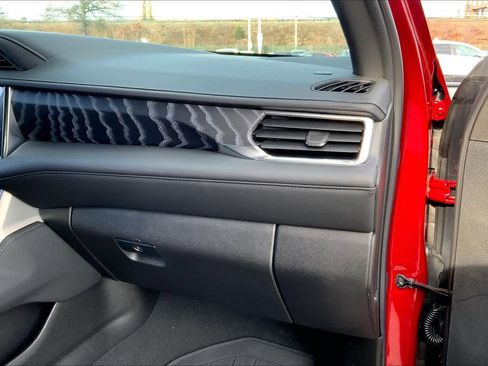 Used 2024 GMC Yukon XL Denali w/ Advanced Technology Package image 18