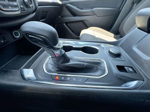 Used 2021 Chevrolet Traverse LS FWD image 23