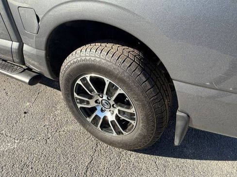 Used 2021 Nissan Titan SV image 9