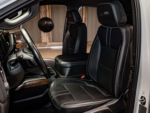 Used 2023 Chevrolet Silverado 3500 High Country image 25