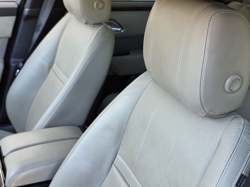 Used 2018 Land Rover Range Rover Velar R-Dynamic SE image 22