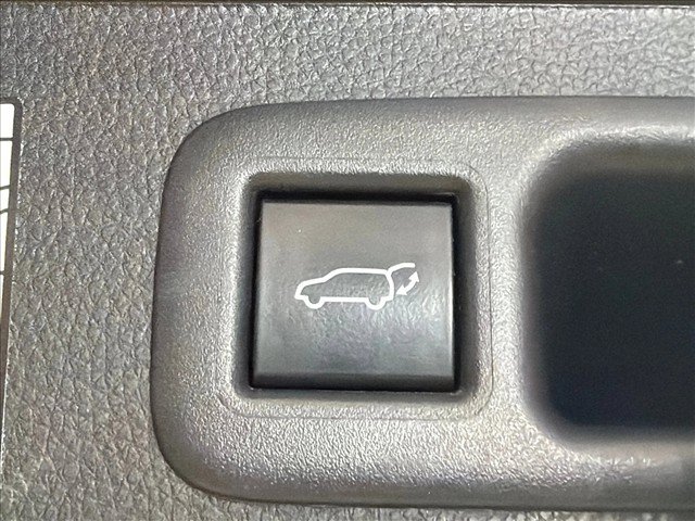 Used 2024 Toyota Highlander Platinum FWD image 21