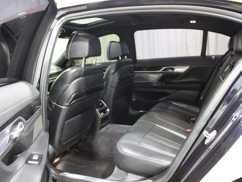Used 2019 BMW 750i xDrive w/ M Sport Package AWD/4WD image 23