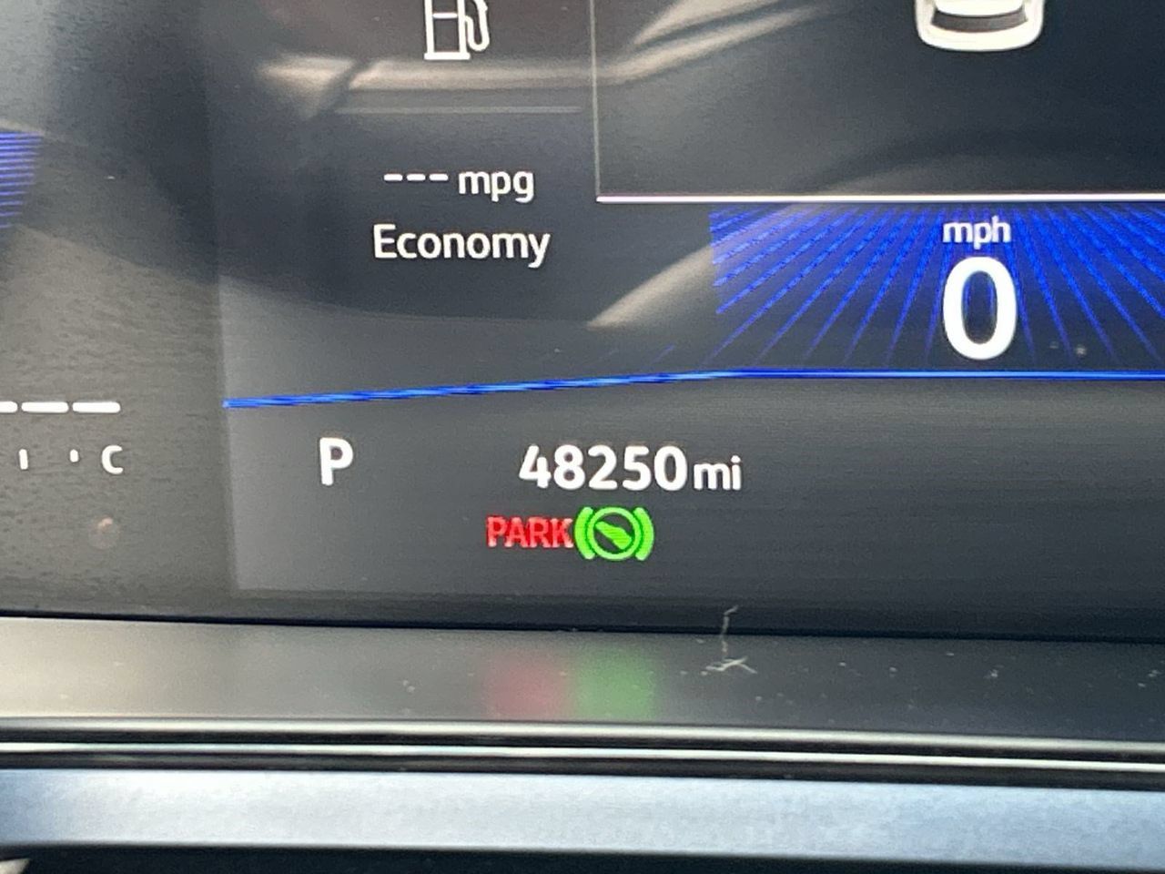 Used 2022 Volkswagen Taos SE w/ Panoramic Sunroof Package FWD image 29