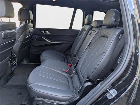 Used 2025 BMW X7 M60i w/ Climate Comfort Package image 15