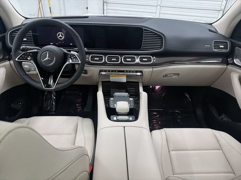 Used 2026 Mercedes-Benz GLS 450 4MATIC image 22