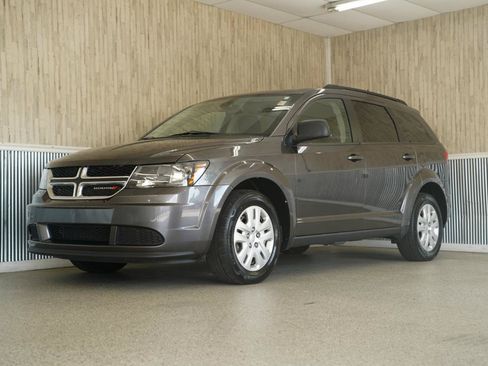 Used 2019 Dodge Journey SE FWD image 4