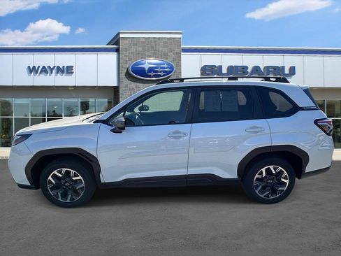 Used 2025 Subaru Forester Premium AWD/4WD image 5