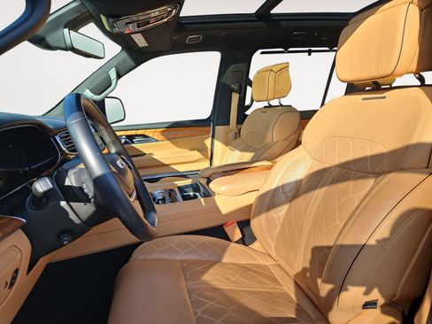 Used 2022 Jeep Grand Wagoneer Series III w/ Flexible Seating Group AWD/4WD image 9
