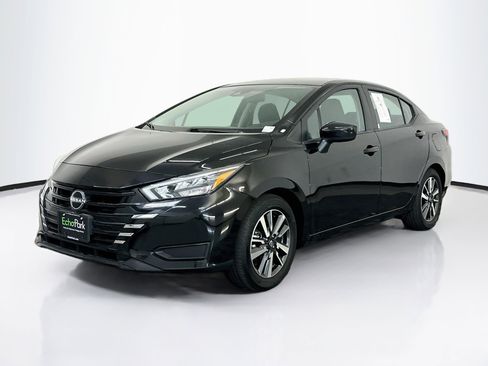 Used 2025 Nissan Versa SV FWD image 3