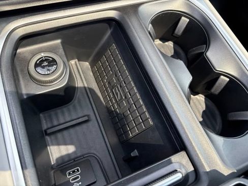 Used 2025 Ford Expedition Active AWD/4WD image 26