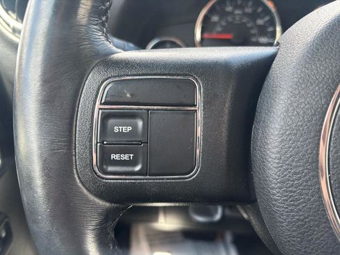 Used 2016 Jeep Wrangler Unlimited Sahara w/ Dual Top Group AWD/4WD image 17