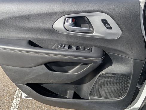 Used 2024 Chrysler Pacifica Touring-L w/ S Appearance Package image 27