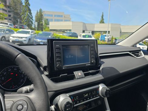 Used 2022 Toyota RAV4 XLE w/ XLE Grade Weather Package AWD/4WD image 24
