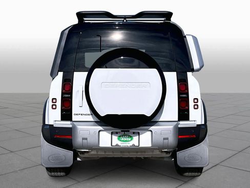 Used 2025 Land Rover Defender 90 S image 5