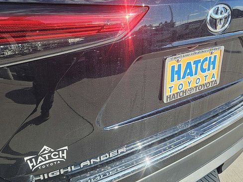 Used 2022 Toyota Highlander XLE image 23