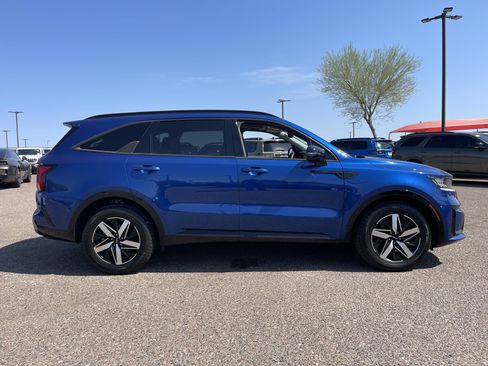 Certified 2023 Kia Sorento EX w/ Panoramic Sunroof Package FWD image 6