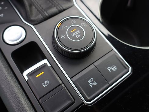 Used 2020 Volkswagen Atlas Cross Sport SEL Premium R-Line image 28