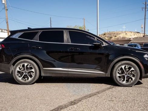 Used 2023 Kia Sportage EX image 4