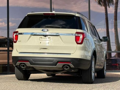 Used 2018 Ford Explorer XLT w/ Equipment Group 201A FWD image 11